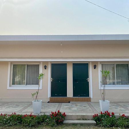 The Bougainvillea Cottage Farmstay Near Dehradun , 2 Bedroom Private Cottage Next To Fields And Orchards With Hill Views Luaran gambar