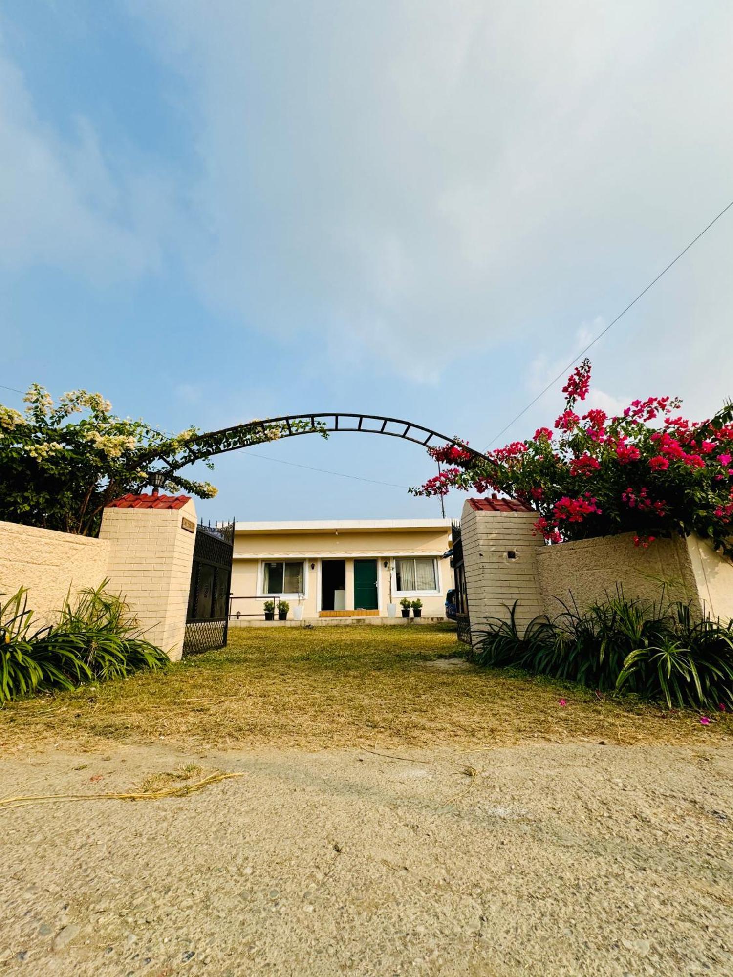 The Bougainvillea Cottage Farmstay Near Dehradun , 2 Bedroom Private Cottage Next To Fields And Orchards With Hill Views Luaran gambar